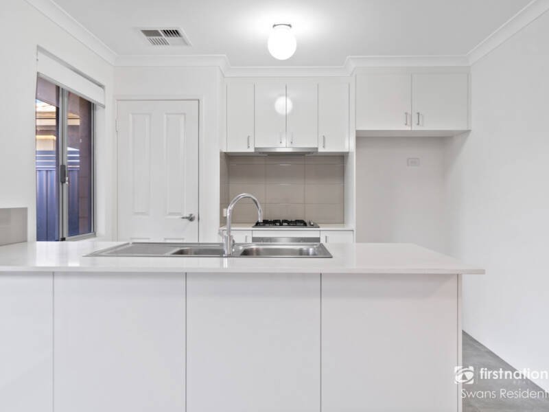 14 Sunnyside Way, AVELEY, WA 6069 AUS