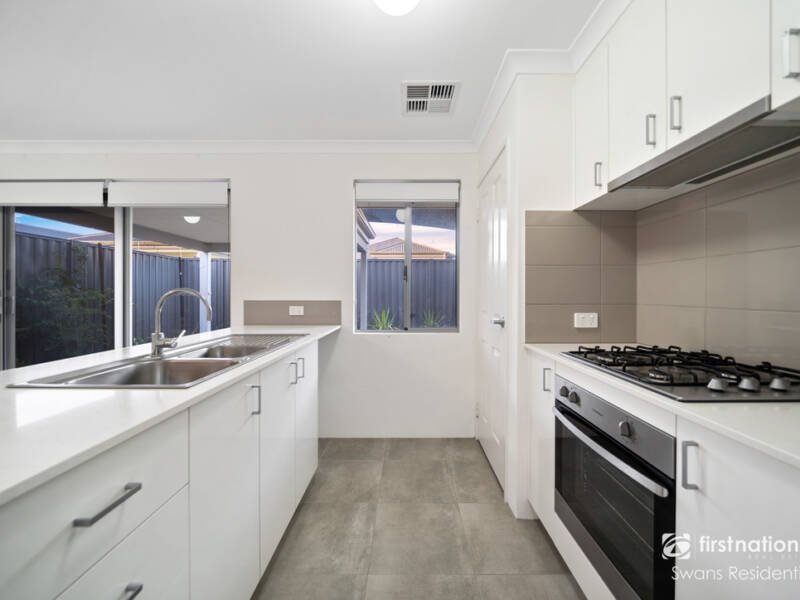 14 Sunnyside Way, AVELEY, WA 6069 AUS